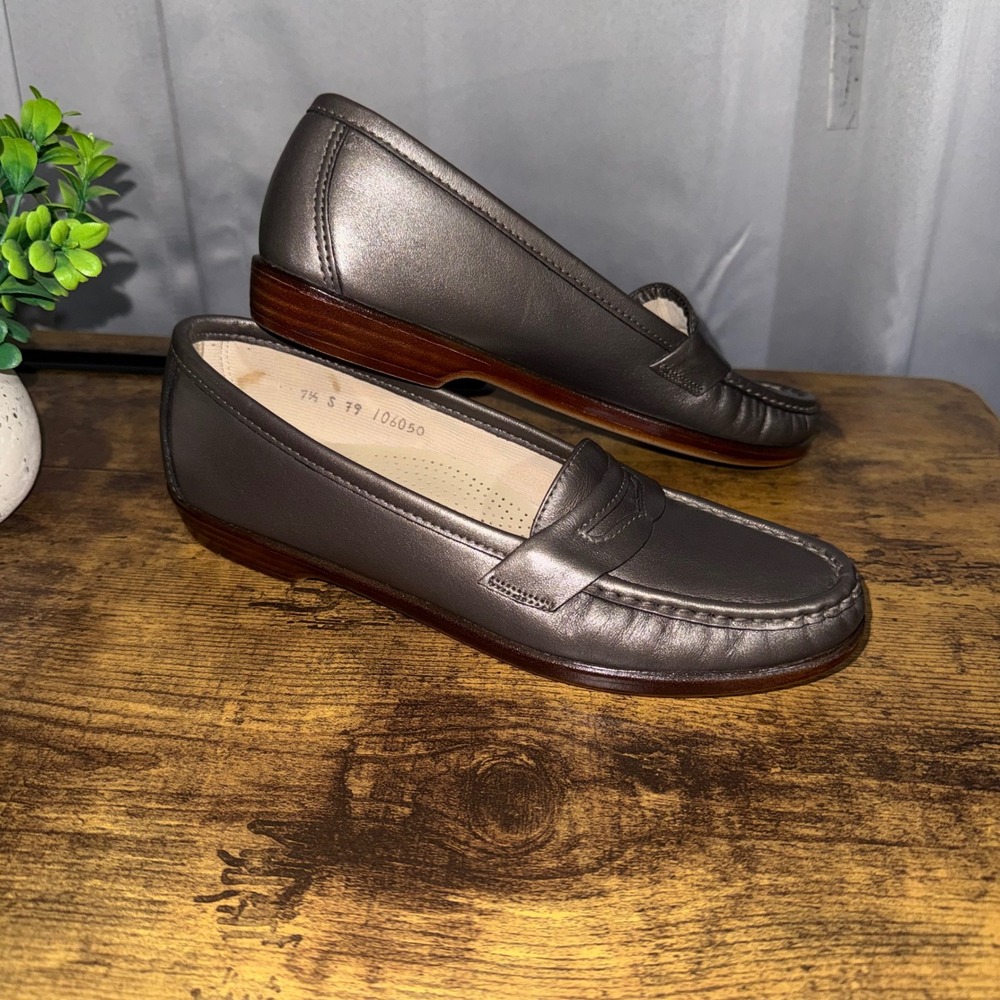 SAS Tripad Wink Penny Loafer Shoes Women 7.5 S Pewter Metallic Leather Comfort